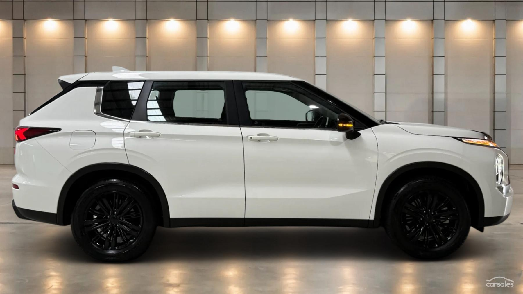 Image of 2024 MITSUBISHI OUTLANDER ES