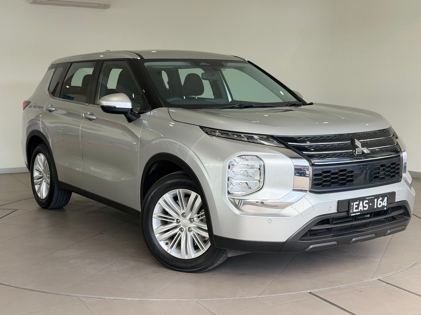 Image of 2024 MITSUBISHI OUTLANDER ES