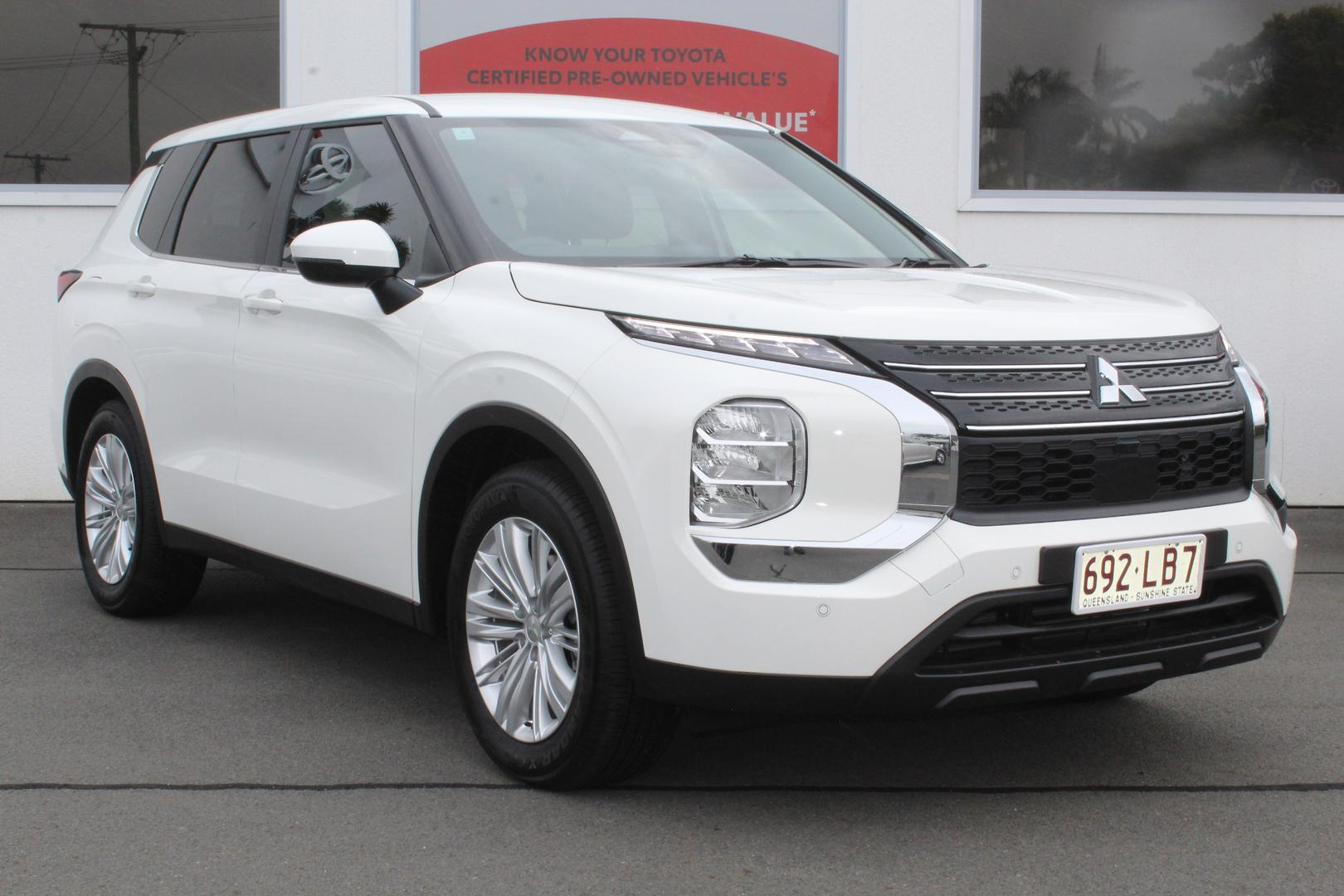Image of 2024 MITSUBISHI OUTLANDER ES
