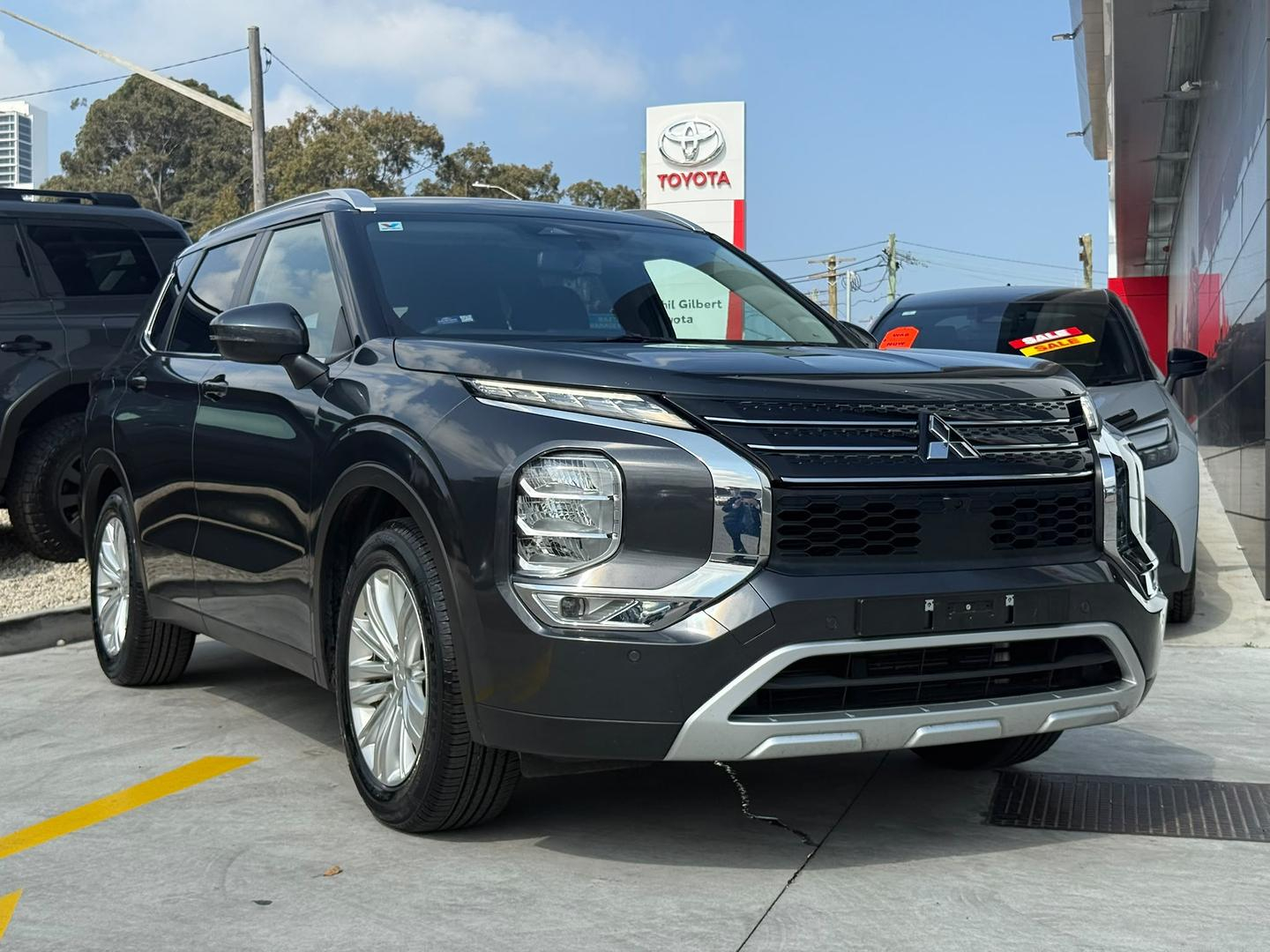 Image of 2024 MITSUBISHI OUTLANDER LS