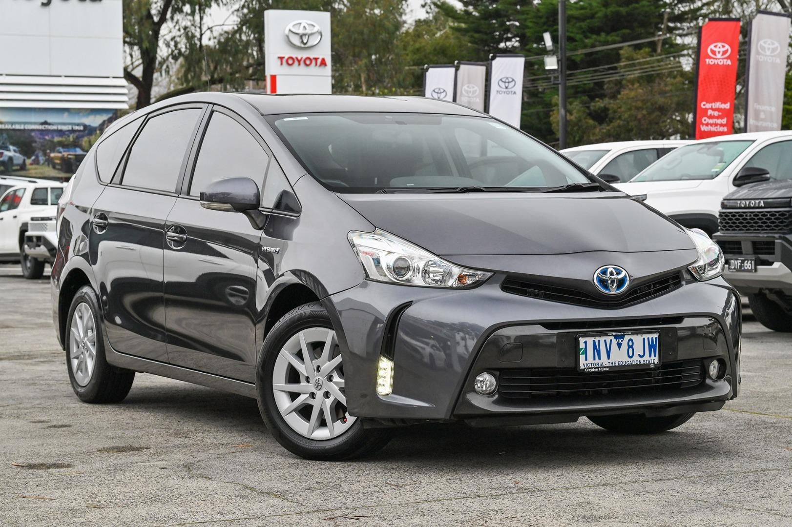 Image of 2017 Toyota Prius v L1