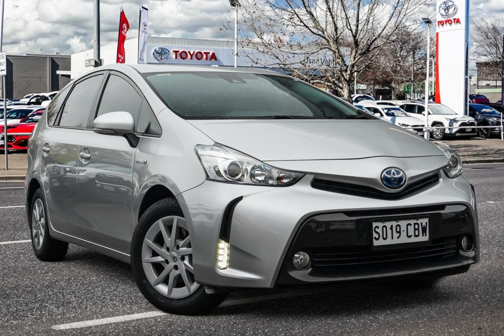 Image of 2019 Toyota Prius v L1