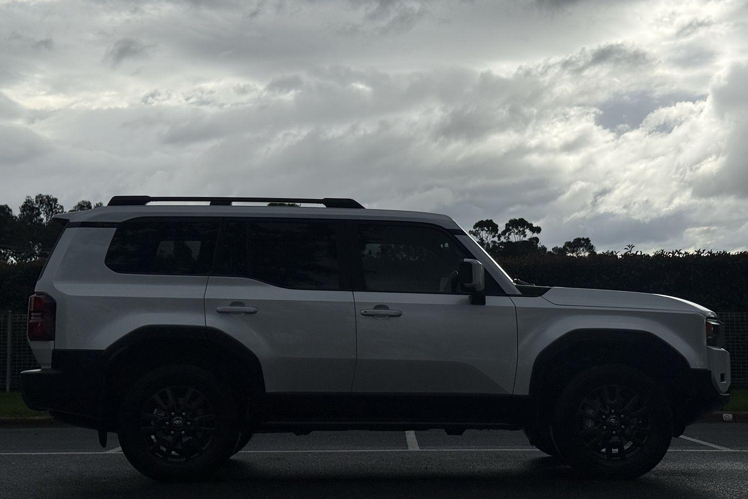 Image of 2024 Toyota LANDCRUISER PRADO GXL