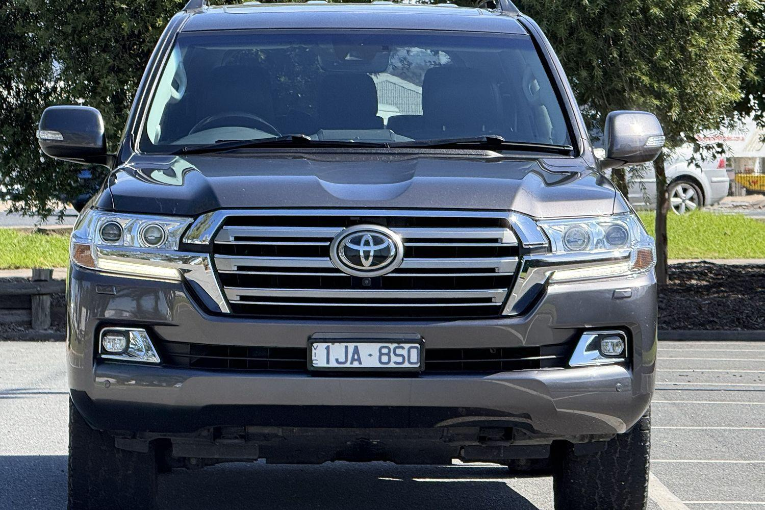Image of 2016 Toyota LANDCRUISER Sahara