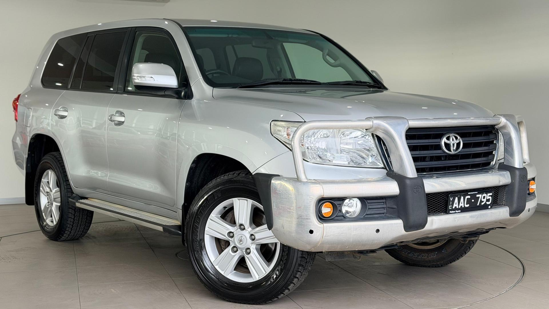 Image of 2013 Toyota Landcruiser SE