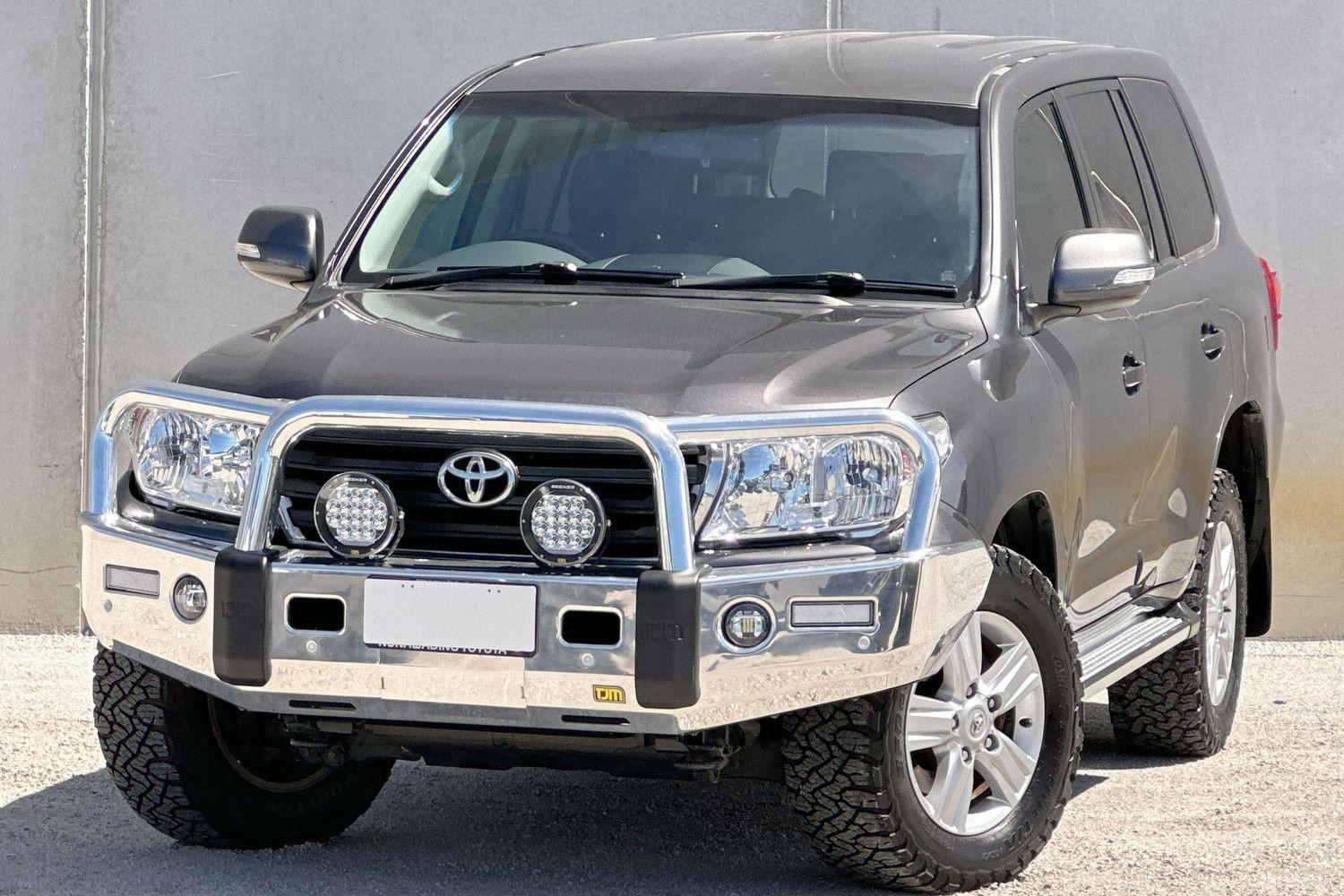 Image of 2014 Toyota Landcruiser SE