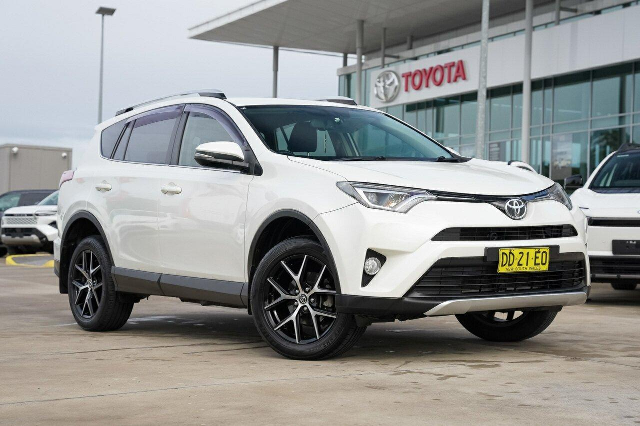 Image of 2016 Toyota RAV4 GXL-2WD