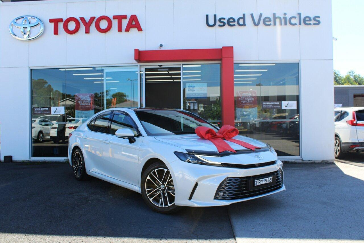 Image of 2025 Toyota Camry Hybrid SL