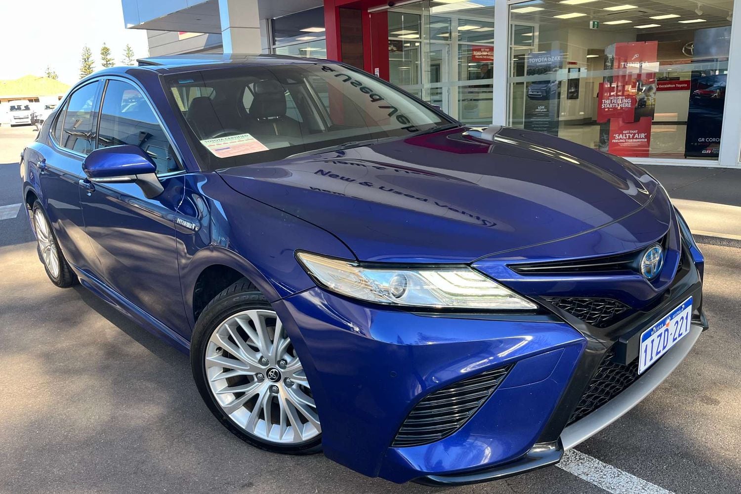 Image of 2019 Toyota Camry Hybrid SL