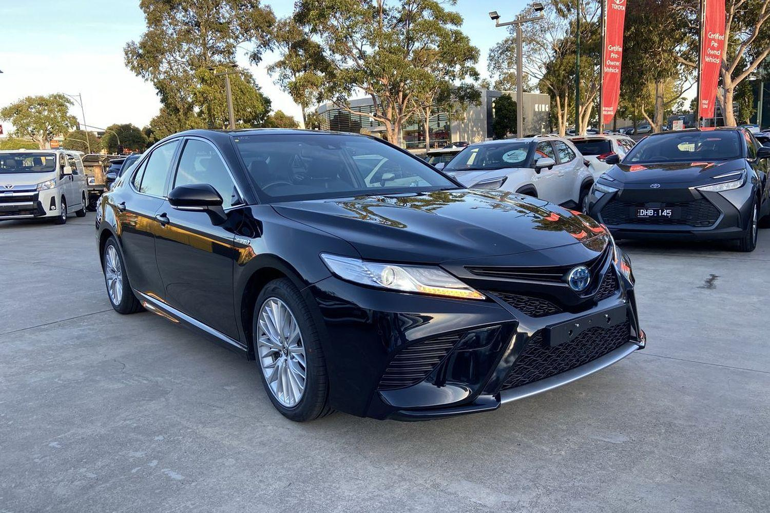 Image of 2020 Toyota Camry Hybrid SL