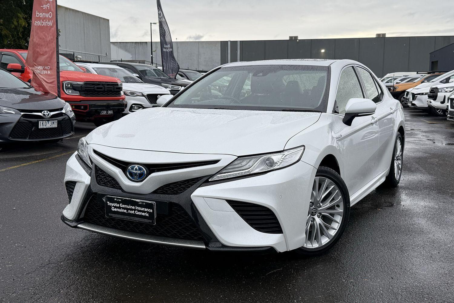 Image of 2020 Toyota Camry Hybrid SL