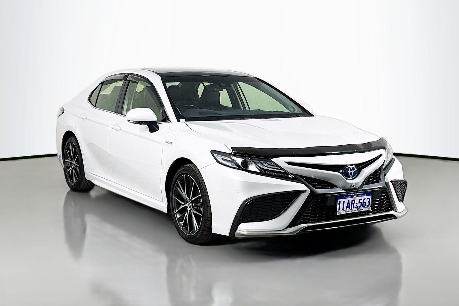 Image of 2023 Toyota Camry Hybrid SL
