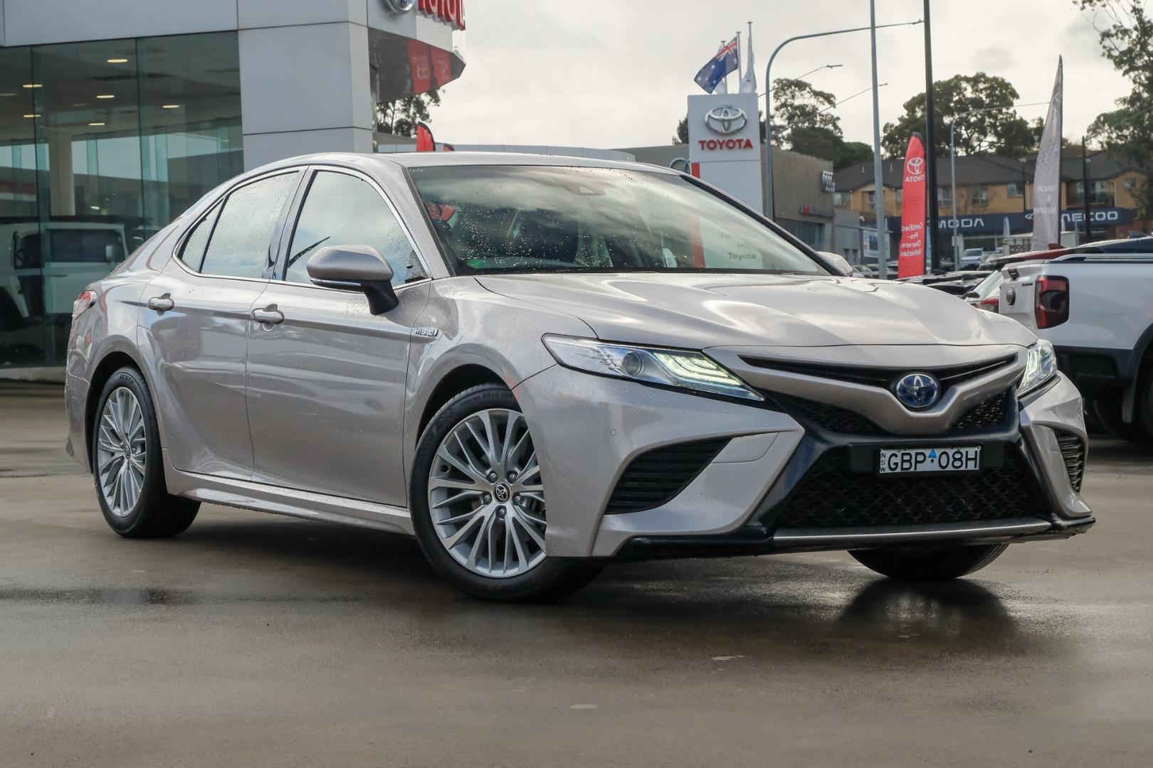 Image of 2020 Toyota Camry Hybrid SL