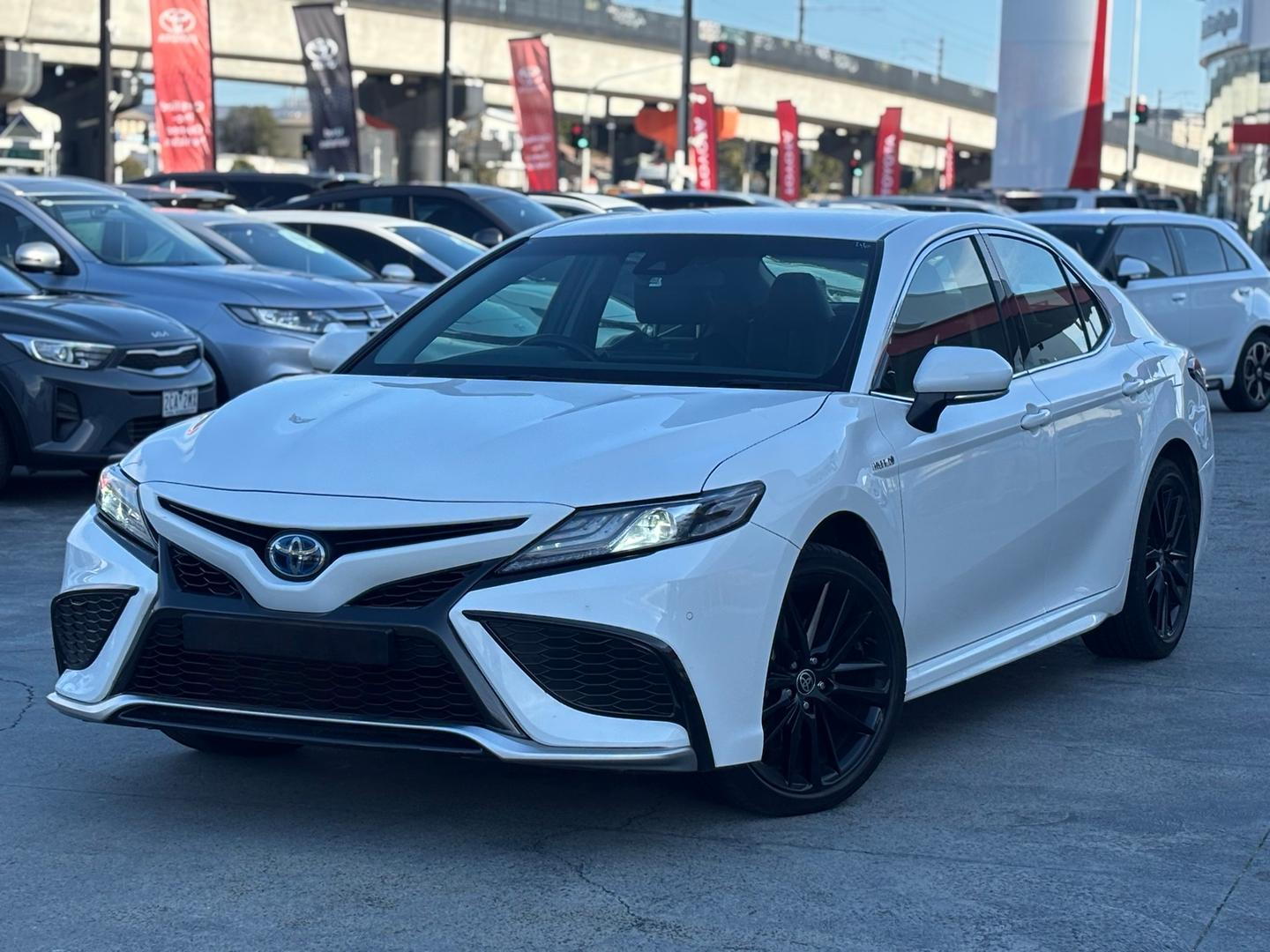 Image of 2021 Toyota Camry Hybrid SX