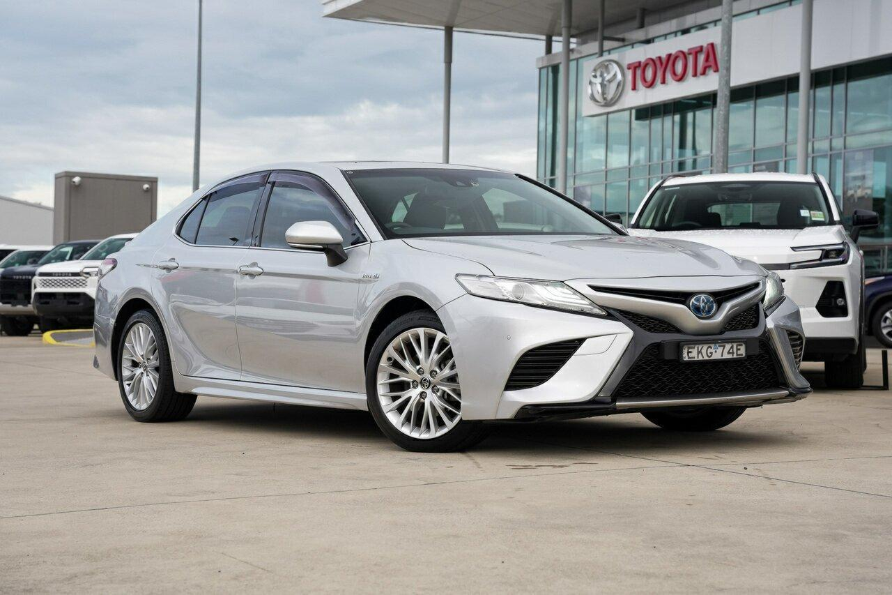Image of 2020 Toyota Camry Hybrid SL