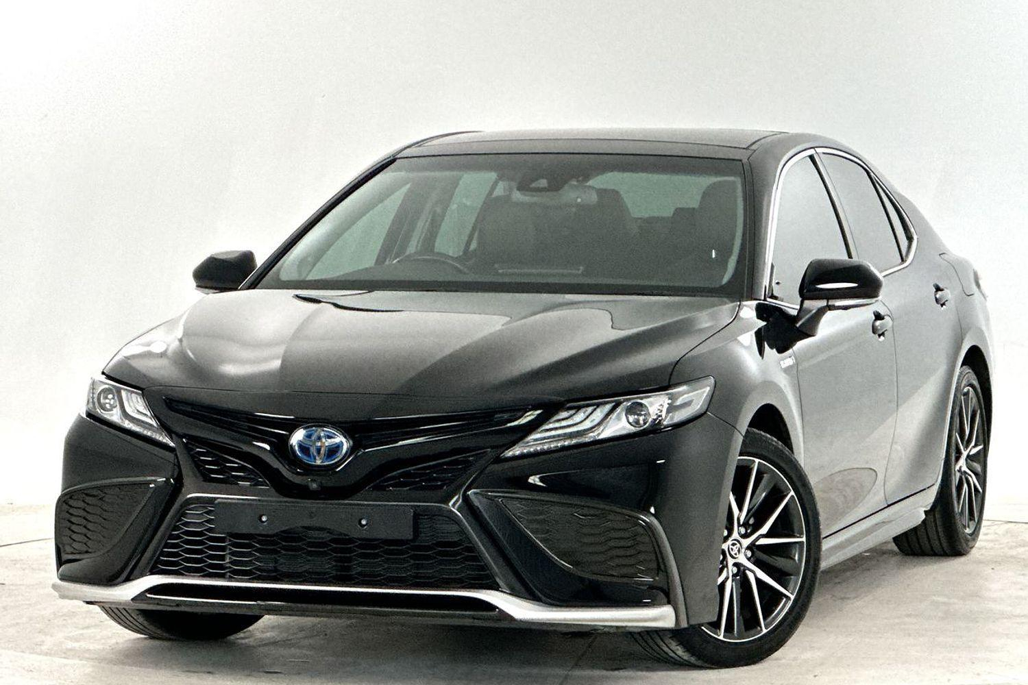 Image of 2023 Toyota Camry Hybrid SL