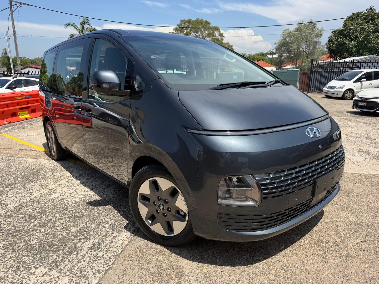 Image of 2022 Hyundai STARIA Base