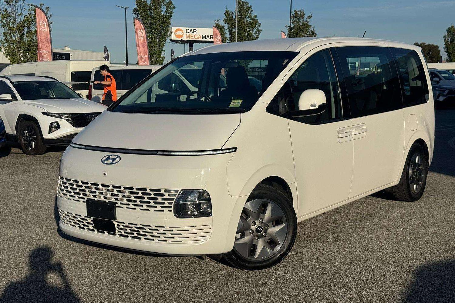 Image of 2022 HYUNDAI STARIA Base
