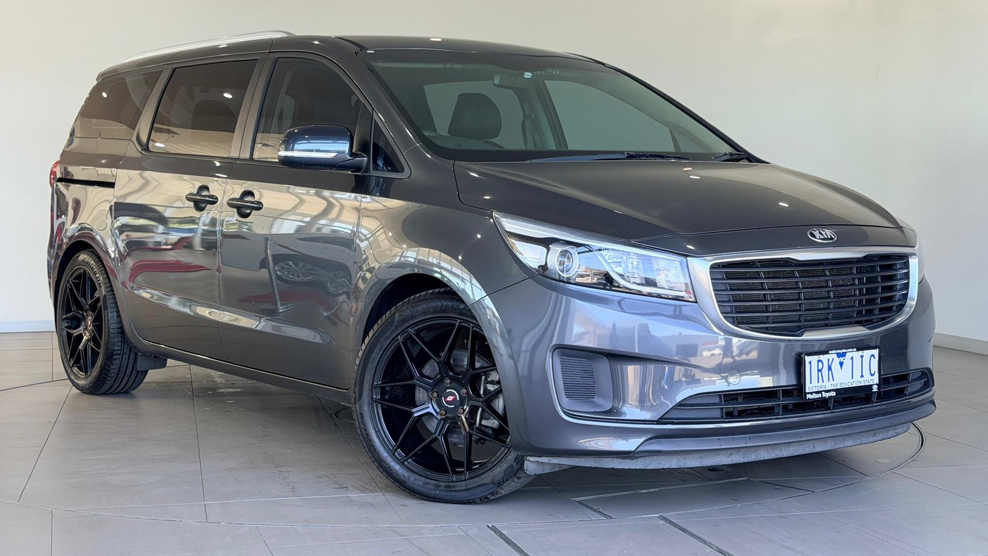 Image of 2017 KIA CARNIVAL S