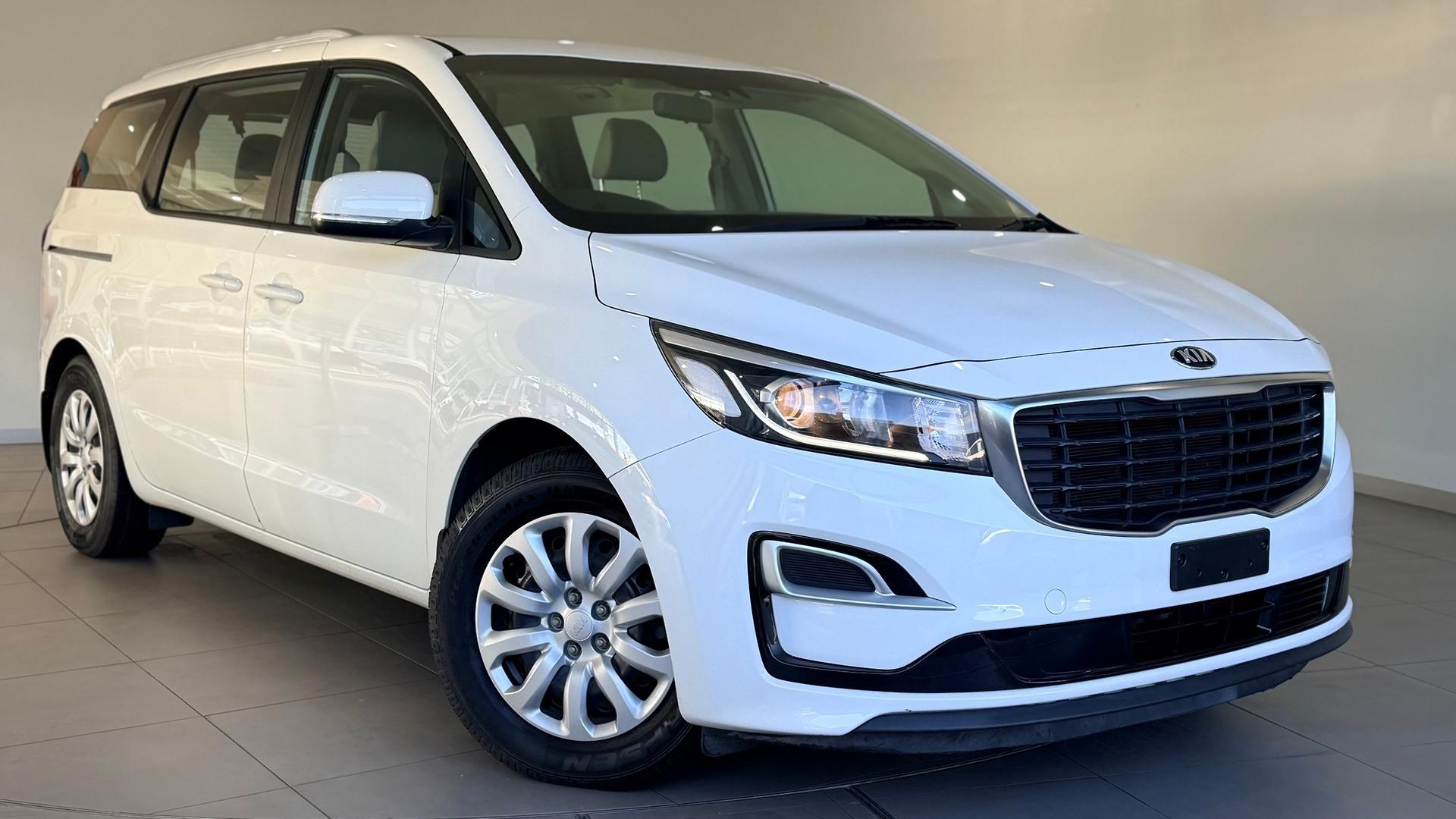 Image of 2018 KIA CARNIVAL S
