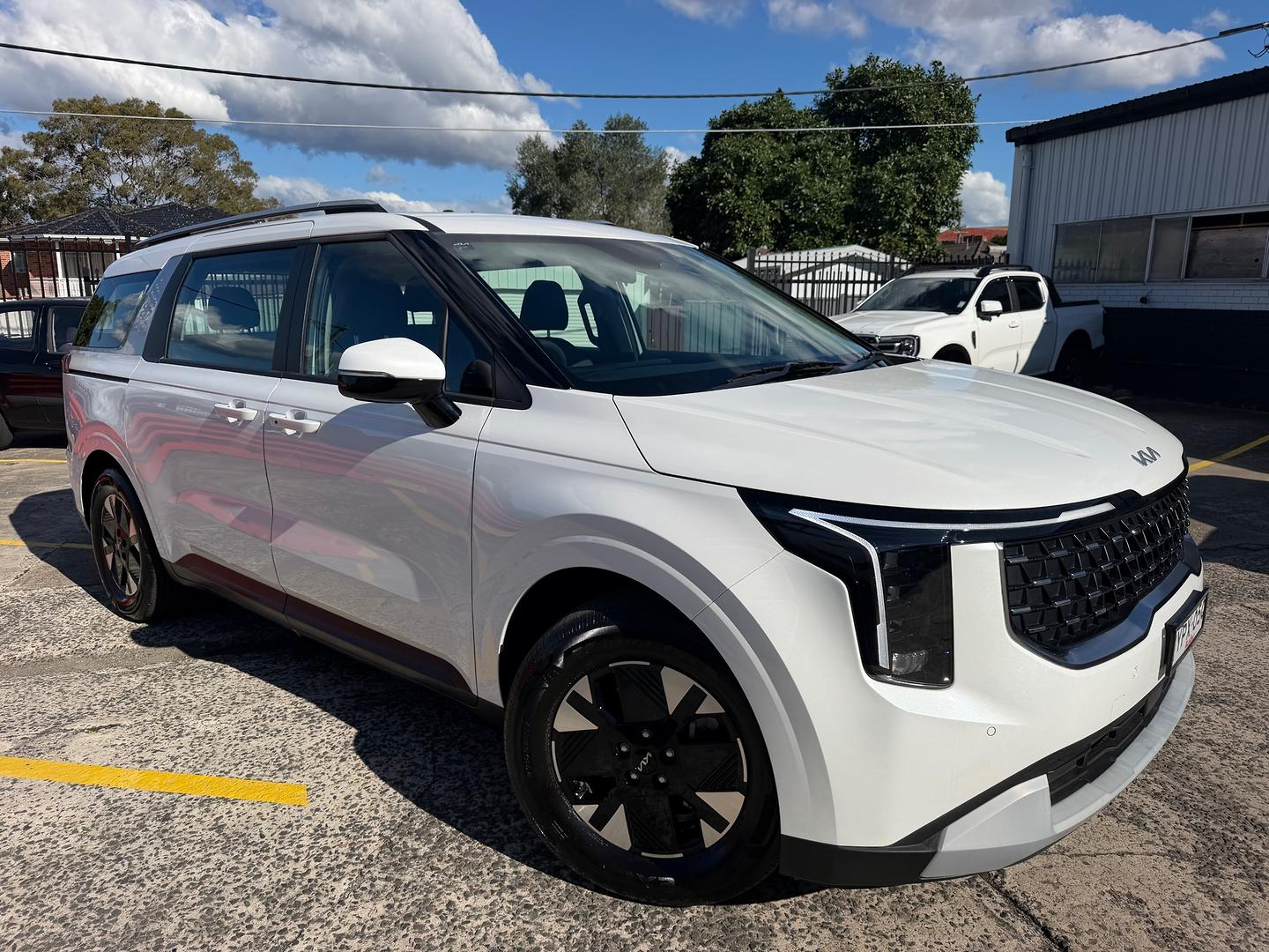Image of 2025 Kia CARNIVAL S HEV