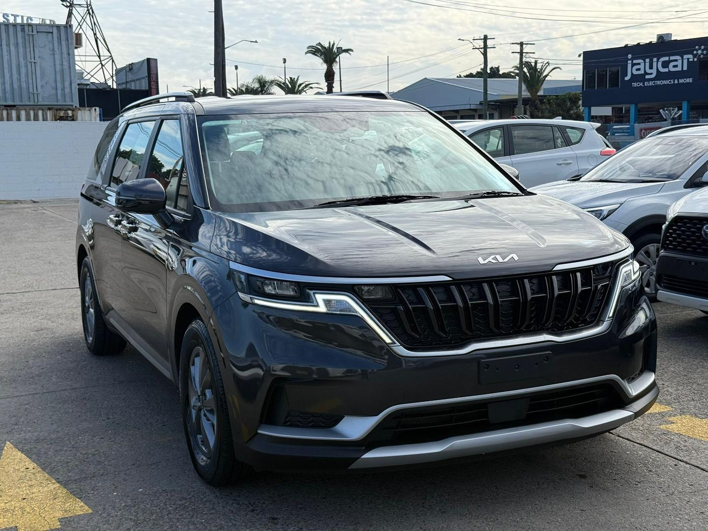 Image of 2023 Kia CARNIVAL S