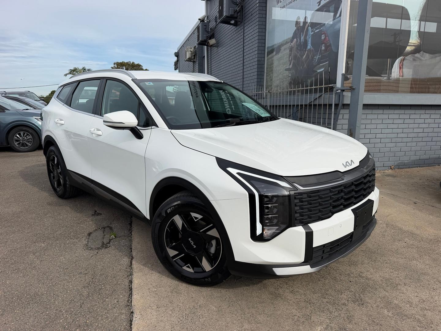 Image of 2025 Kia SPORTAGE S