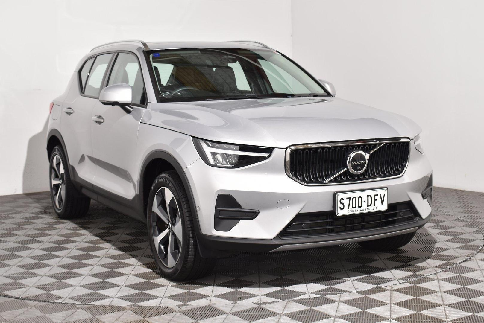 Image of 2023 VOLVO XC40 Ultimate B4 Bright