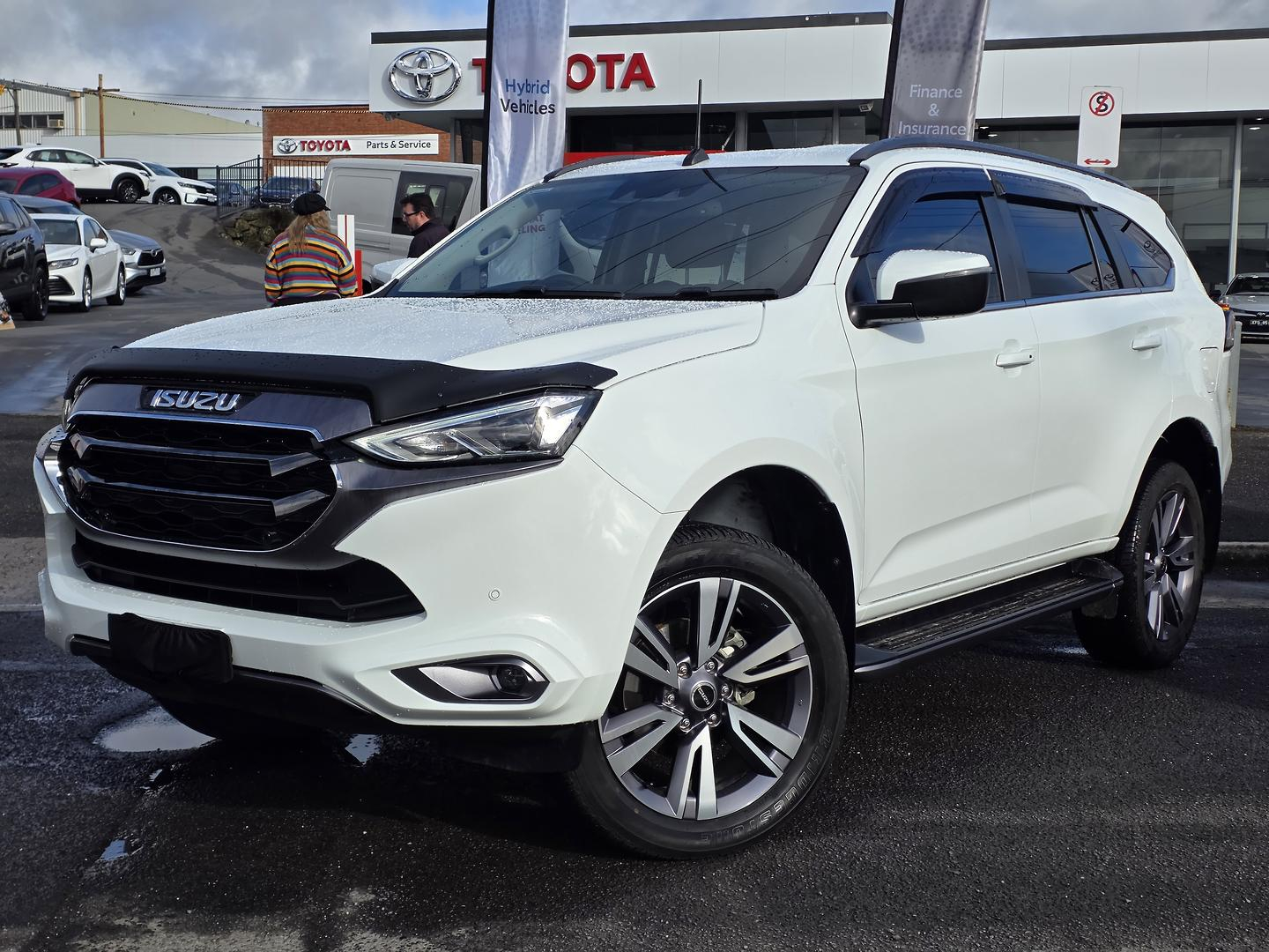 Image of 2024 ISUZU MU-X LS-T