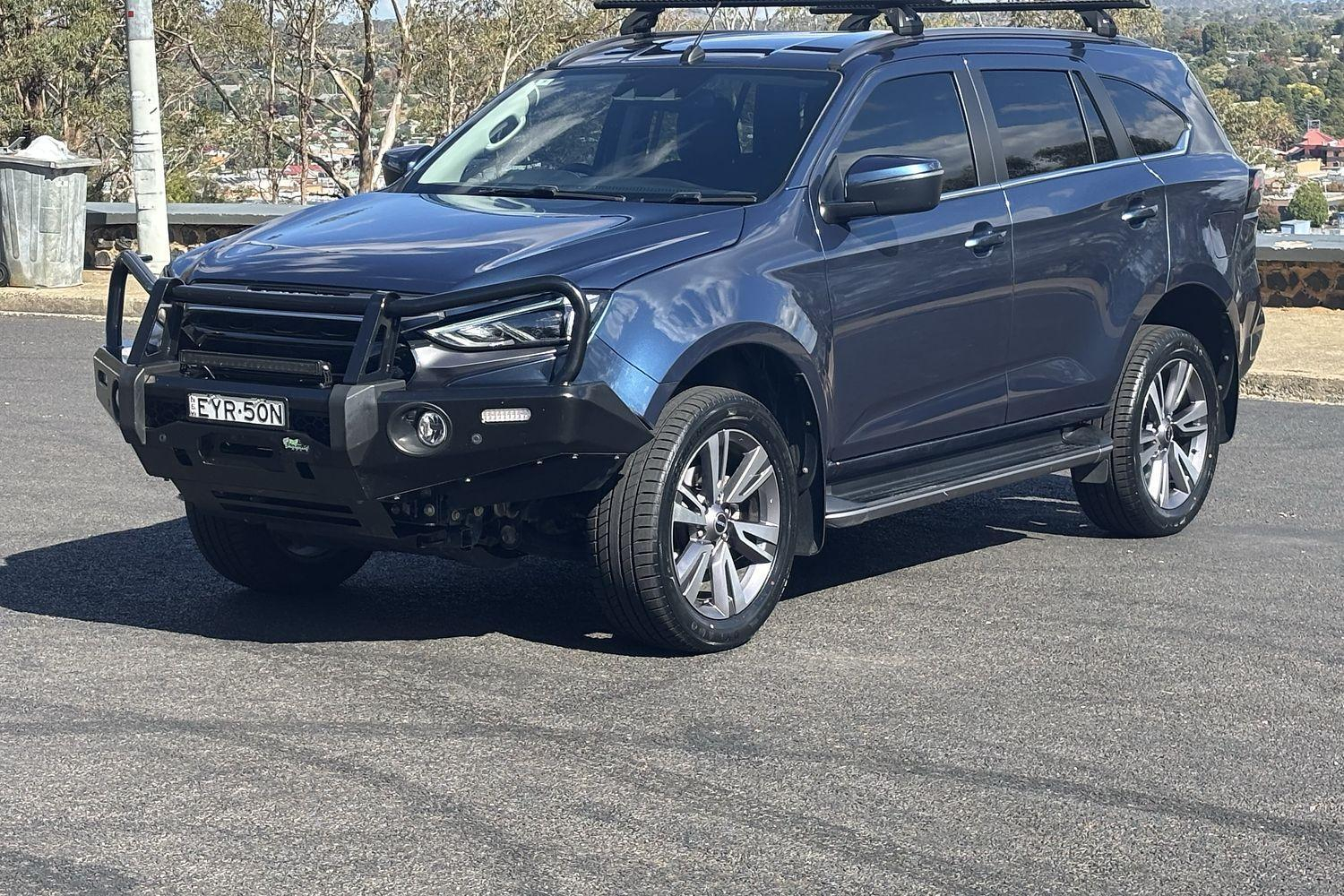 Image of 2023 ISUZU MU-X LS-T