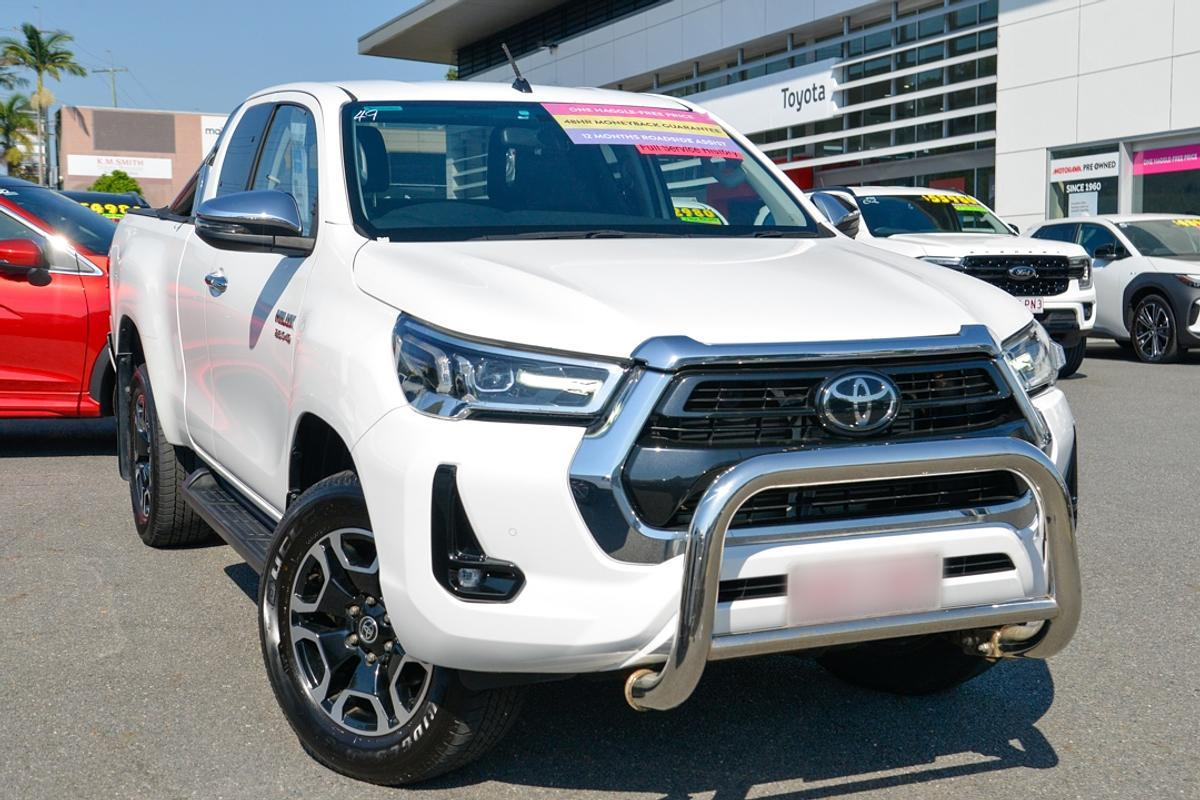 Image of 2021 Toyota Hilux 4x4 SR5