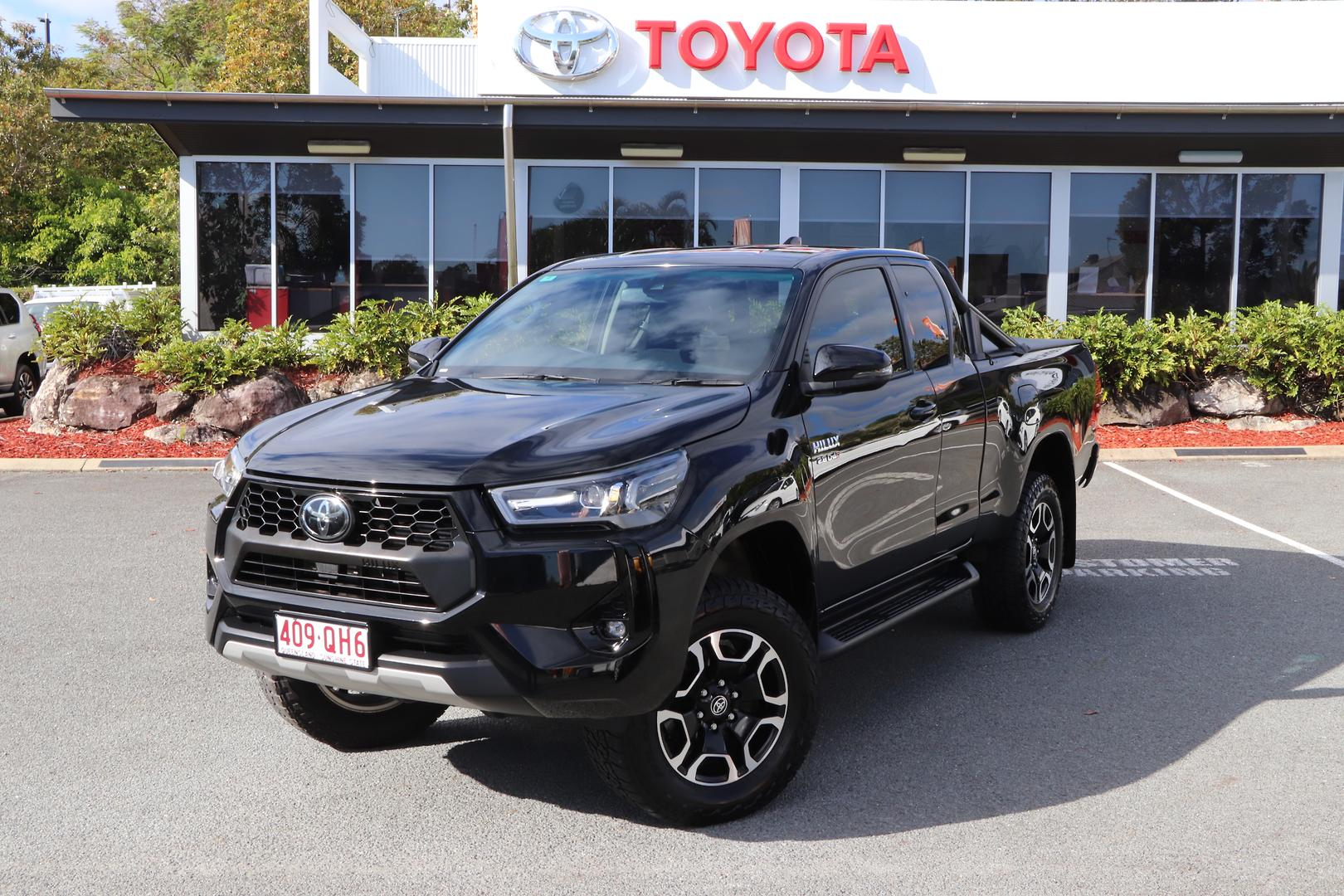 Image of 2024 Toyota Hilux 4x4 SR5