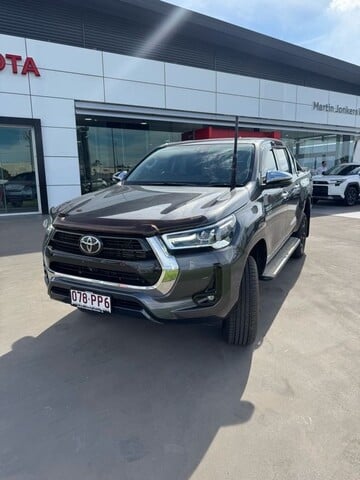 Image of 2023 Toyota Hilux 4x4 SR5
