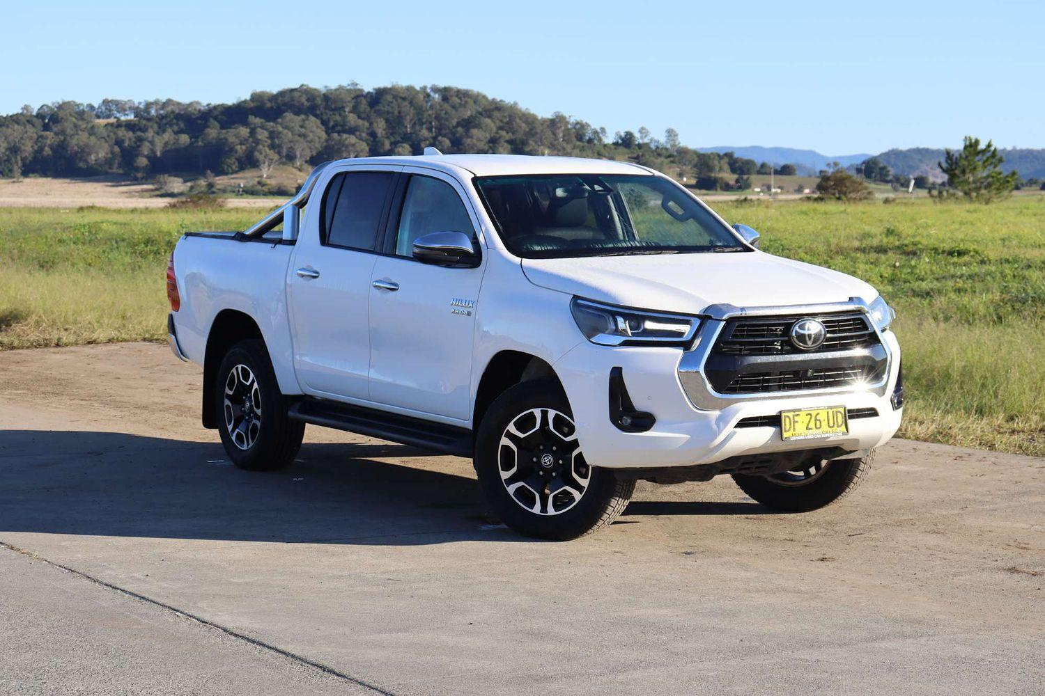 Image of 2022 Toyota Hilux 4x4 SR5