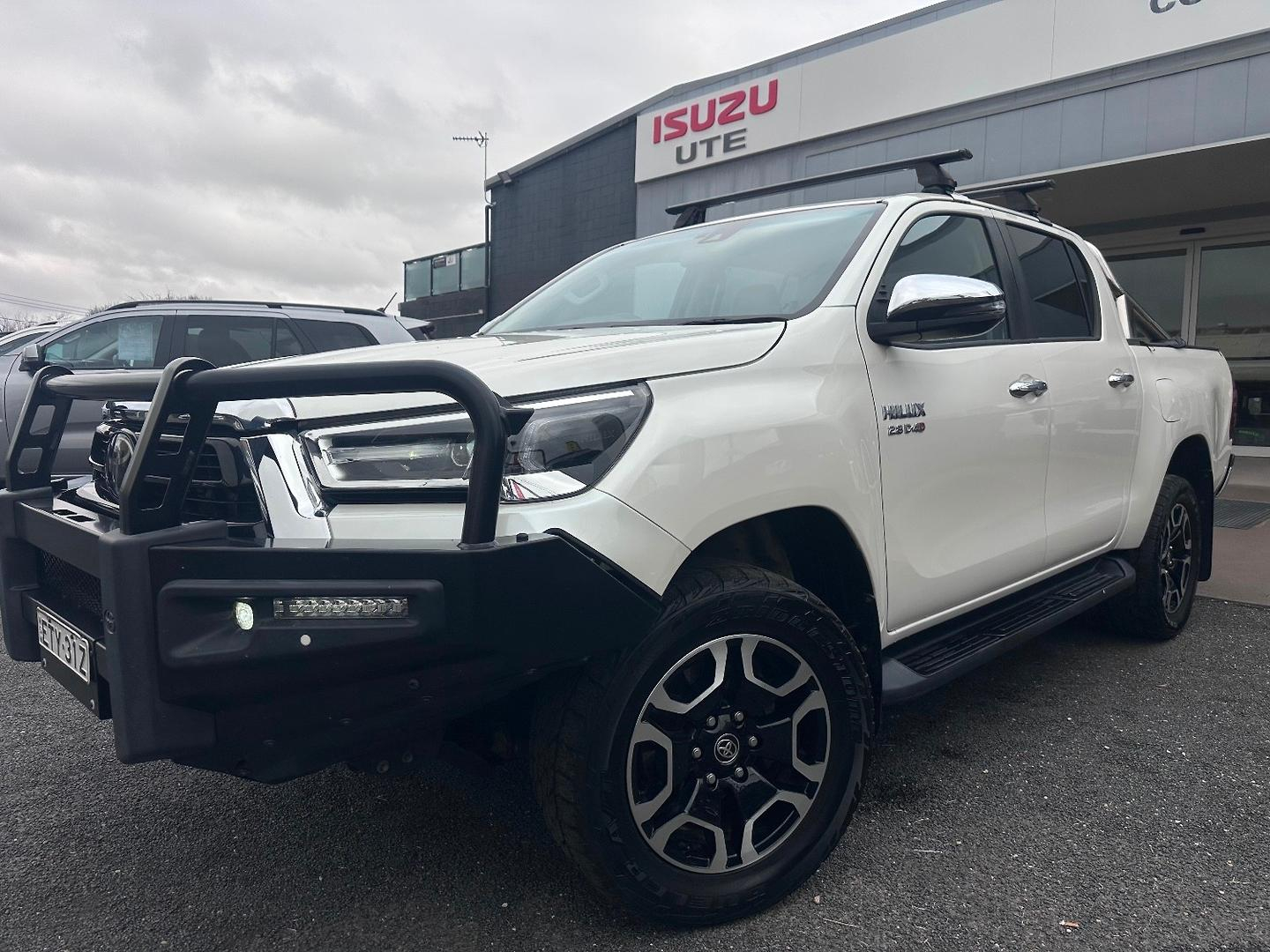 Image of 2022 Toyota Hilux 4x4 SR5