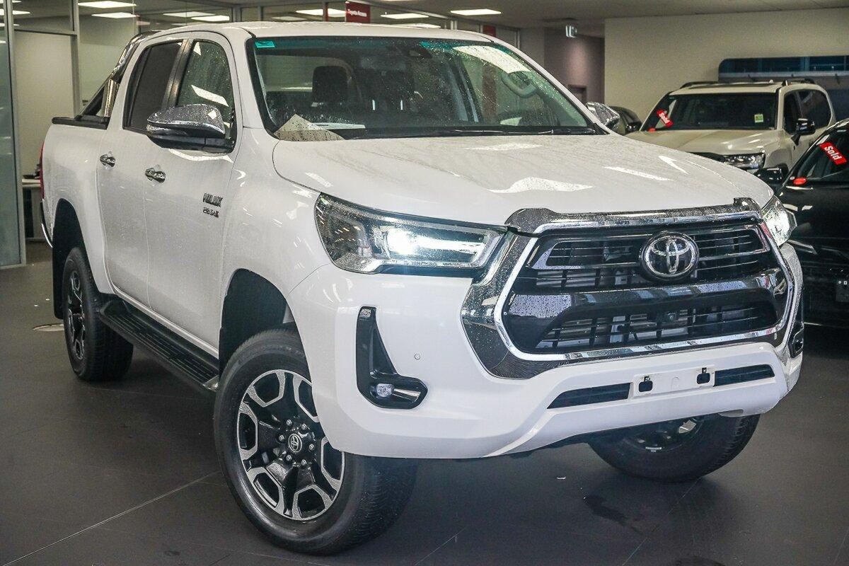 Image of 2023 Toyota Hilux 4x4 SR5