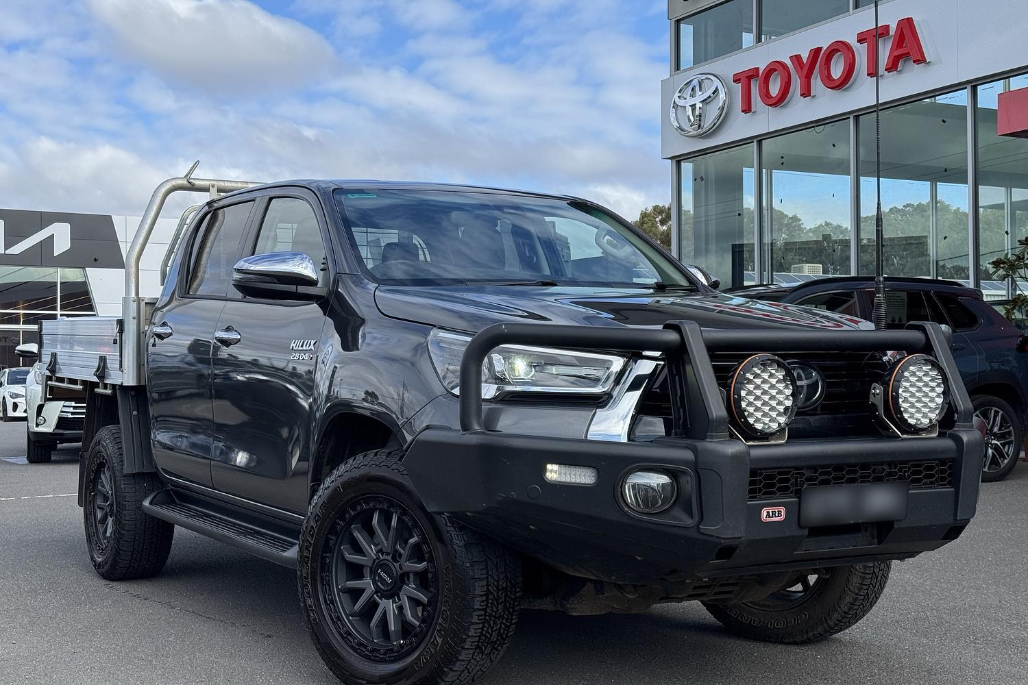 Image of 2023 Toyota Hilux 4x4 SR5