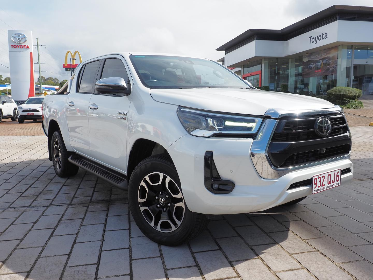 Image of 2023 Toyota Hilux 4x4 SR5