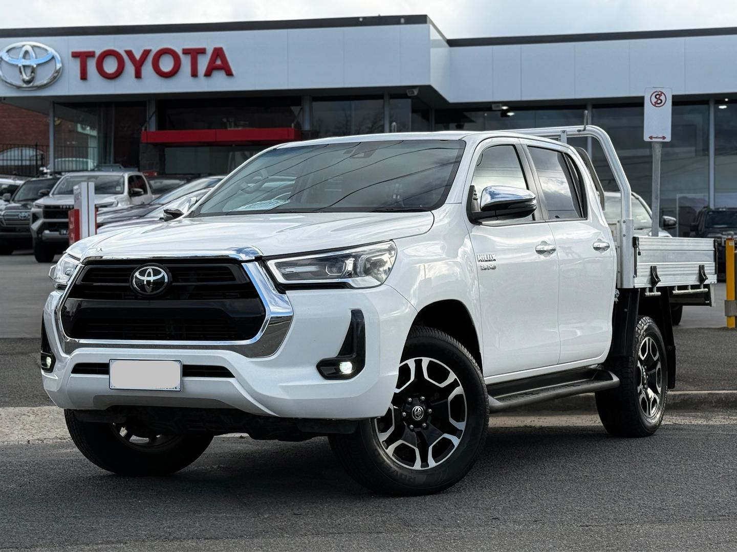 Image of 2023 Toyota Hilux SR5