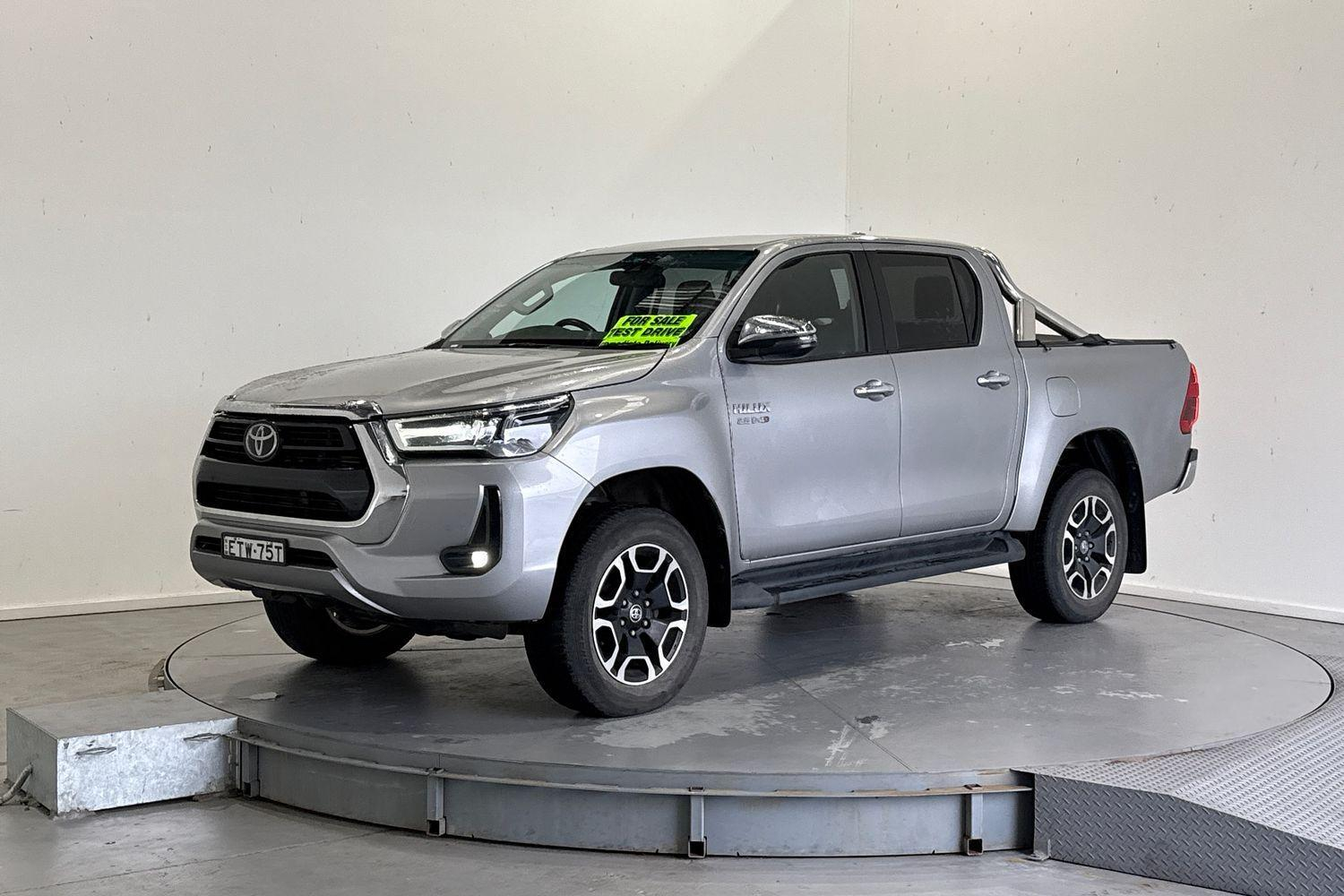Image of 2022 TOYOTA Hilux 4x4 SR5