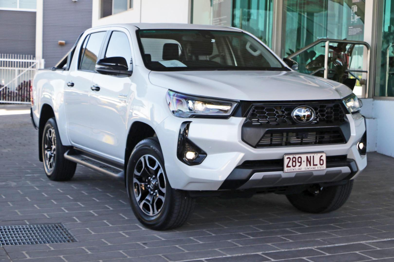 Image of 2025 Toyota Hilux 4x4 SR5