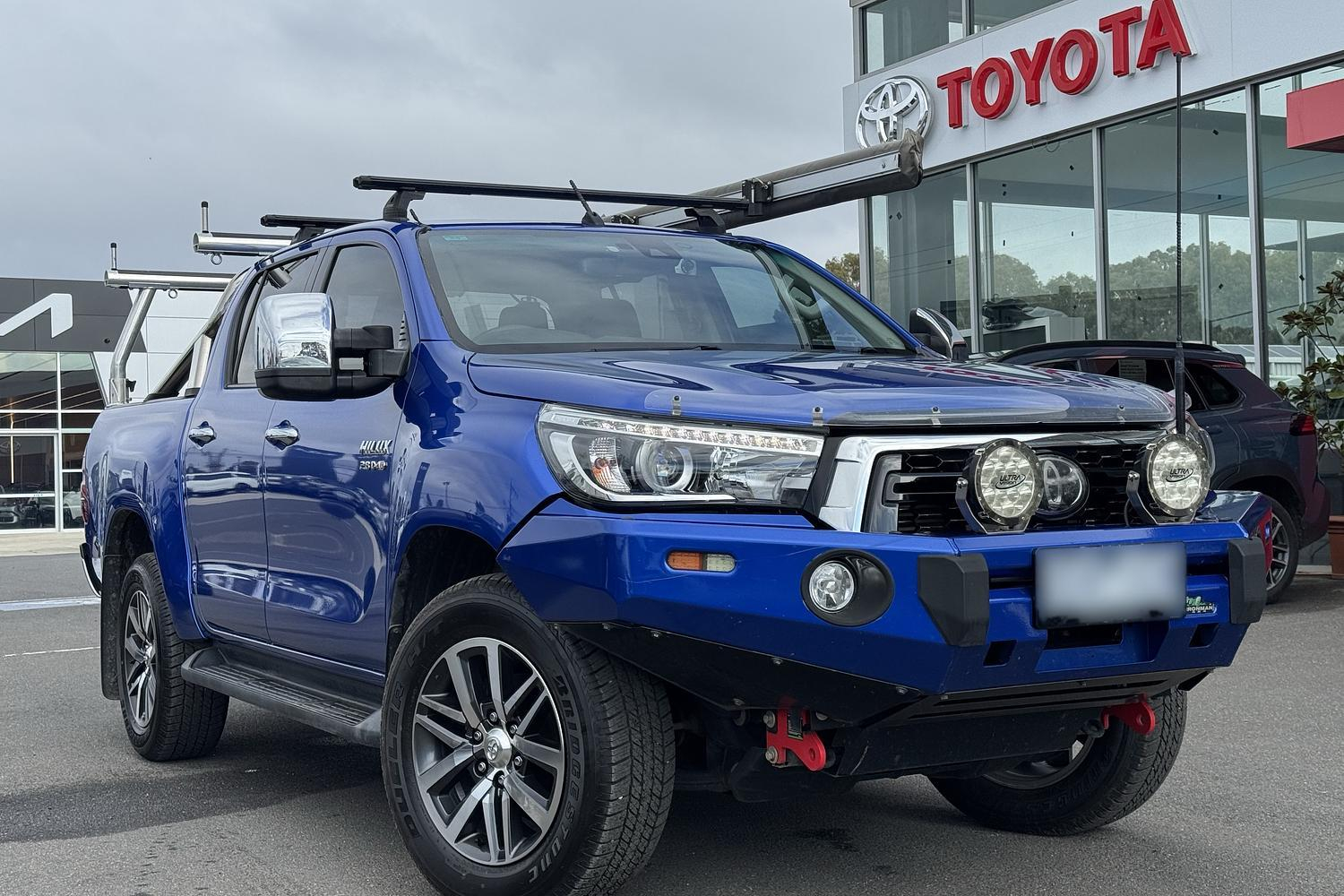Image of 2019 Toyota Hilux 4x4 SR5
