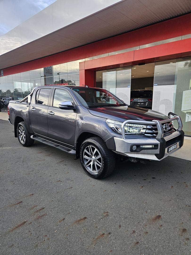 Image of 2016 Toyota Hilux SR5