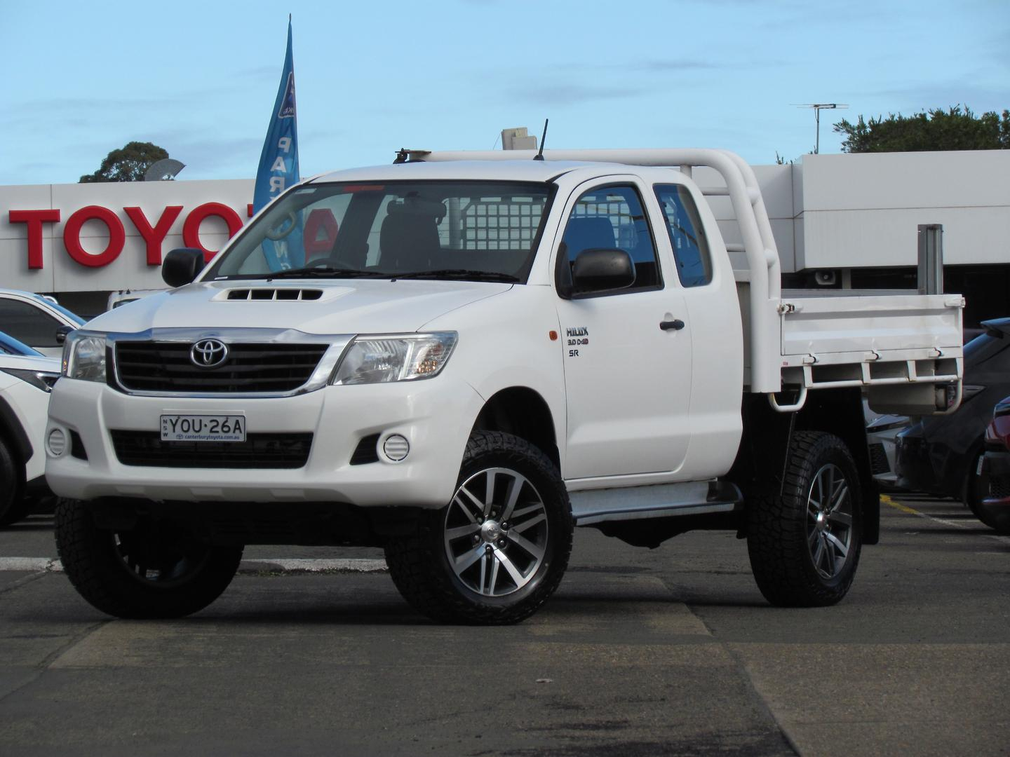 Image of 2015 Toyota Hilux SR