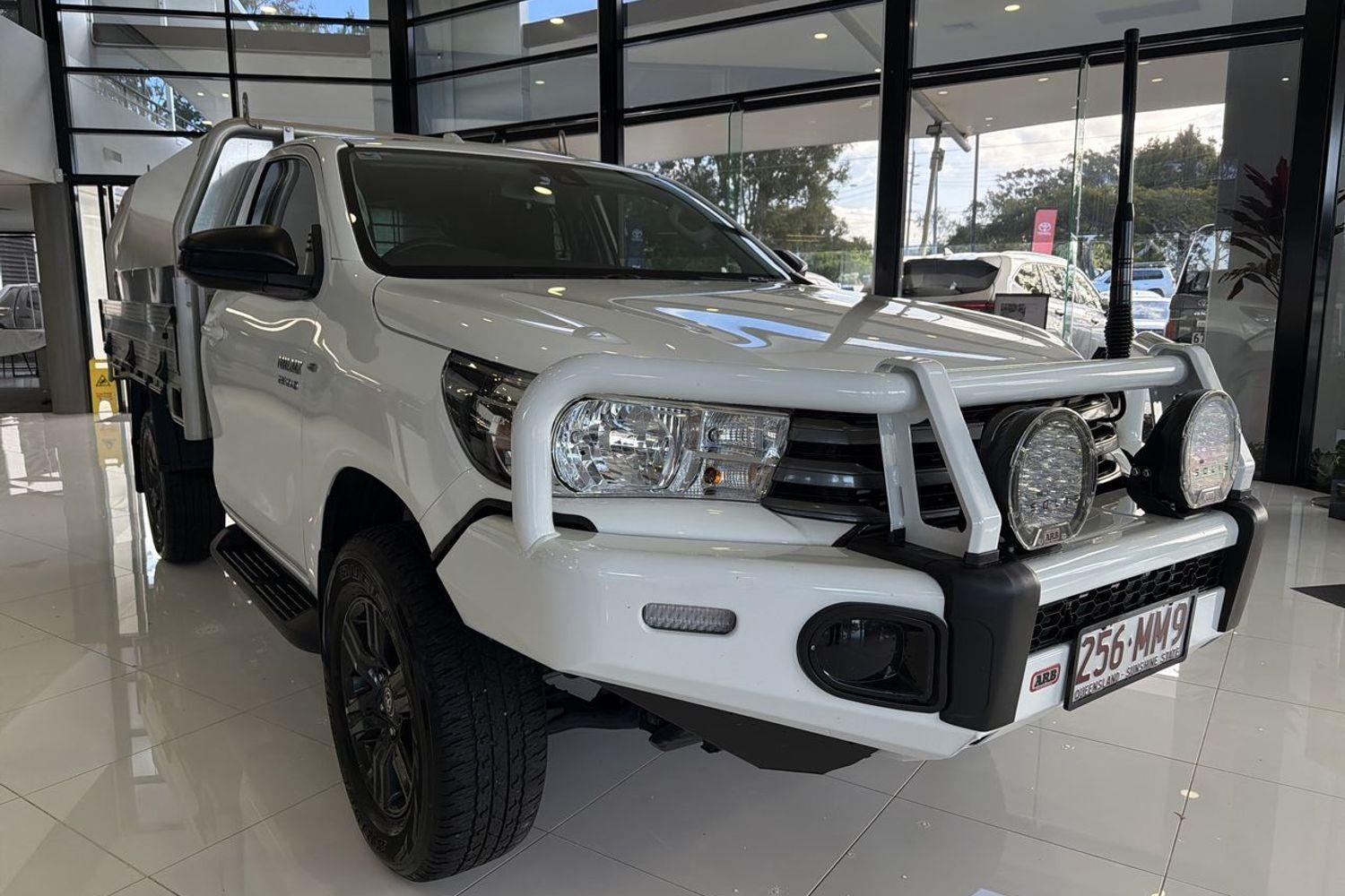 Image of 2024 Toyota Hilux 4x4 SR