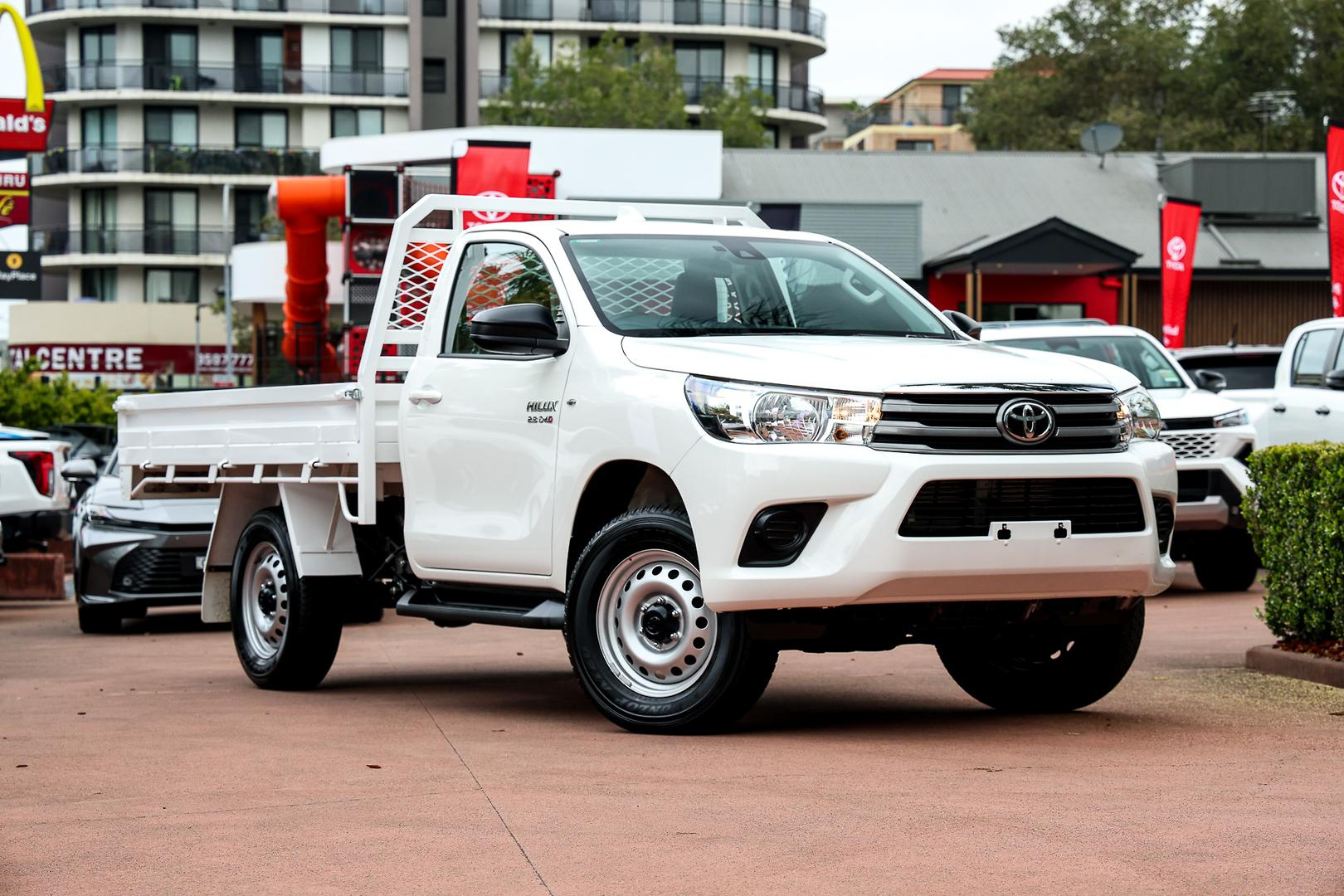 Image of 2025 TOYOTA Hilux 4x4 SR