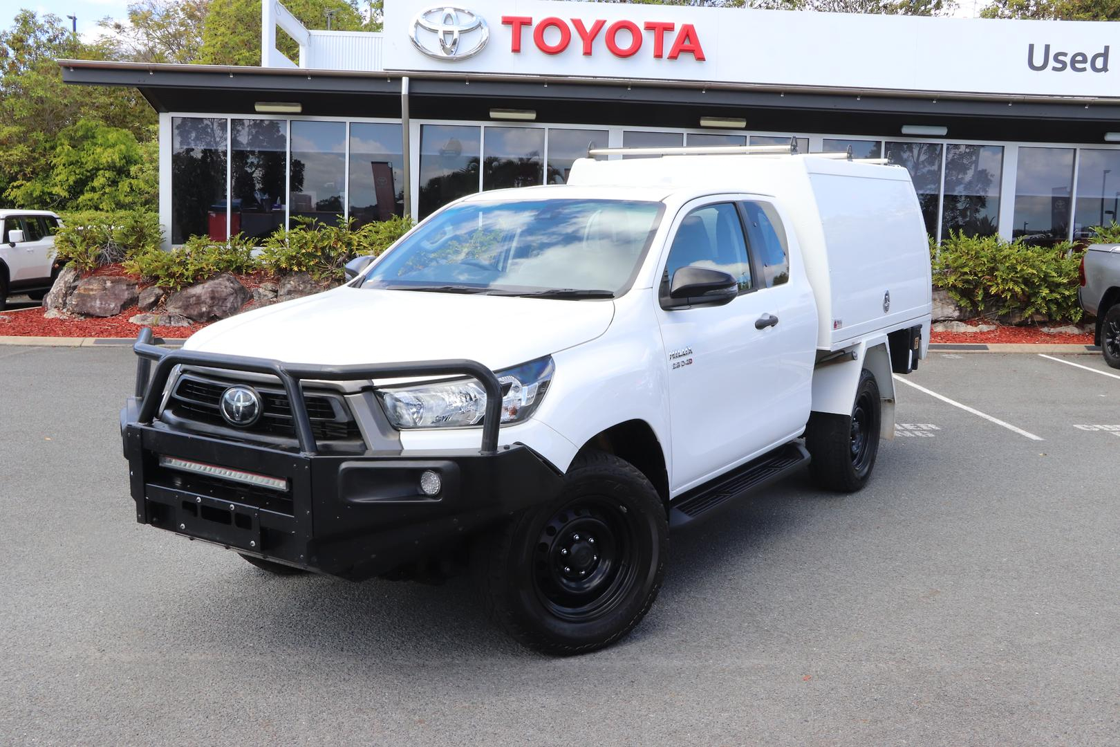 Image of 2022 Toyota Hilux 4x4 SR