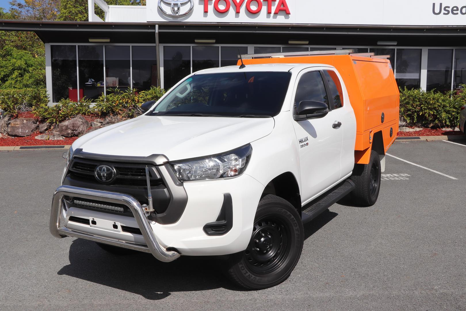 Image of 2021 Toyota Hilux 4x4 SR