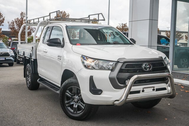 Image of 2023 Toyota Hilux 4x4 SR