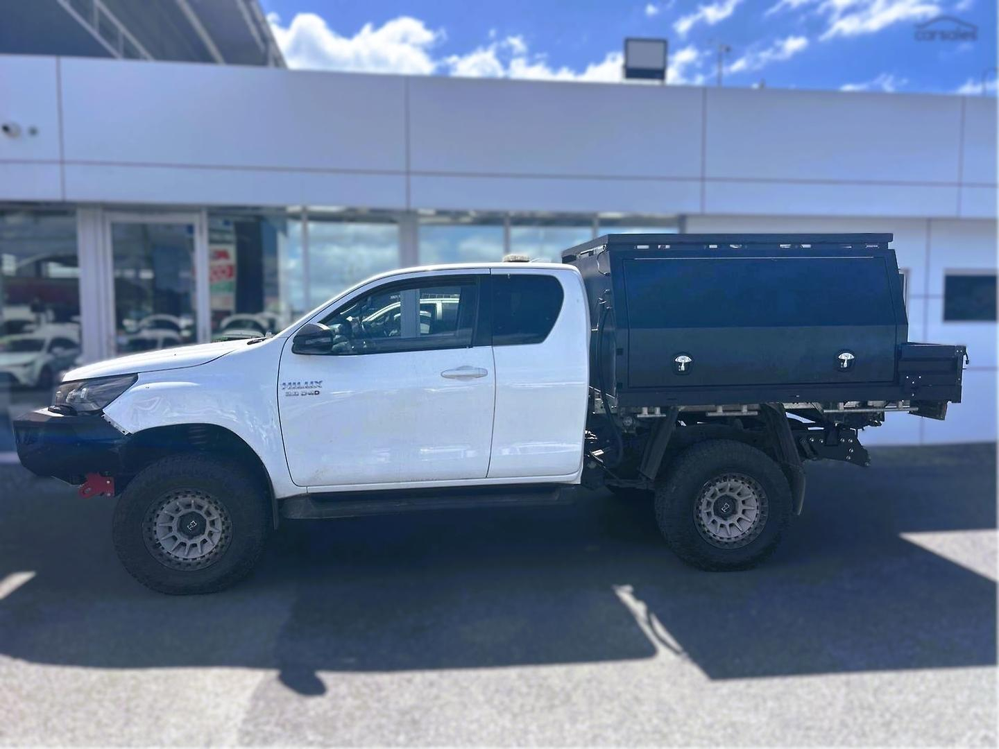 Image of 2023 Toyota Hilux 4x4 SR
